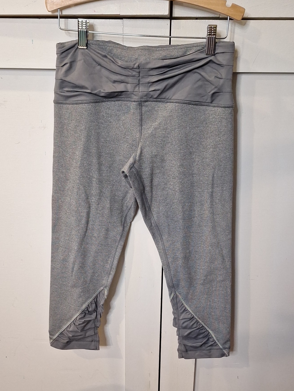 Womens LULULEMON Gray Ruched Capri Active Leggings